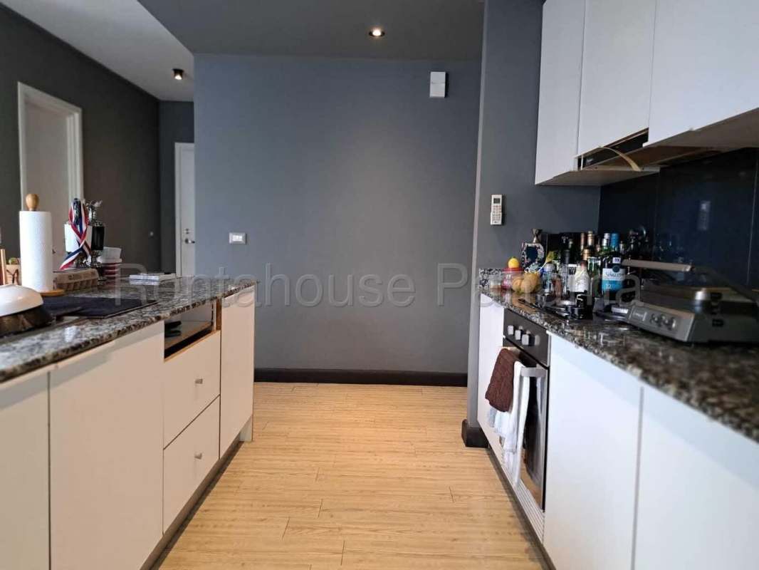 Spacious master bedroom with large window in PH Midtown San Francisco Panama