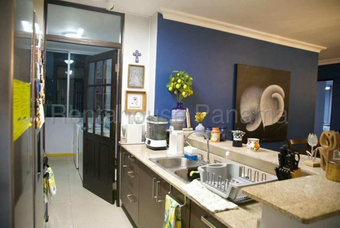 Modern tiled bathroom with walk-in shower PH Oceania Panama