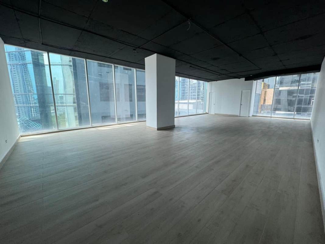 Open plan commercial rental with natural light in PH Atrium Tower Panama City center