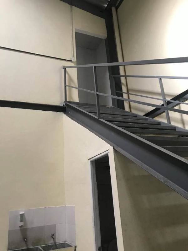 Empty commercial warehouse interior high ceiling concrete flooring Parque Lefevre Panama