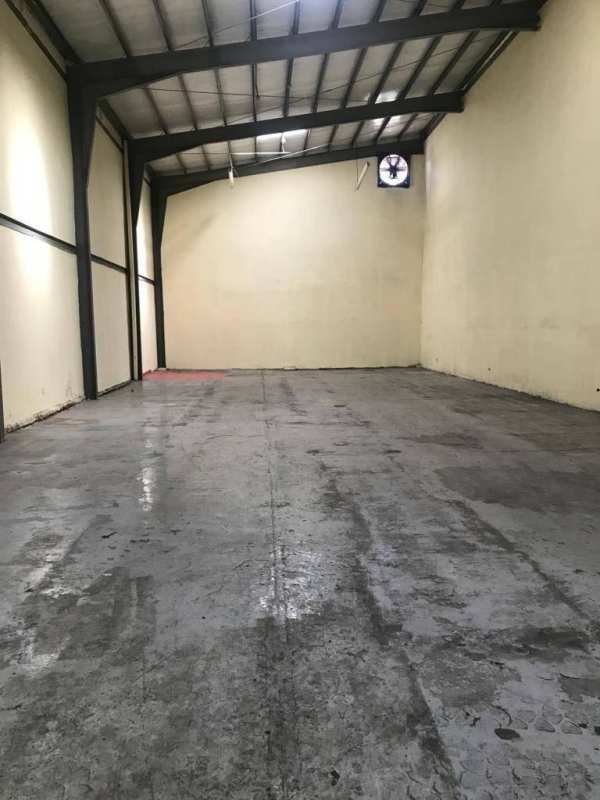 Large empty commercial warehouse interior Panama Lefevre Business Center