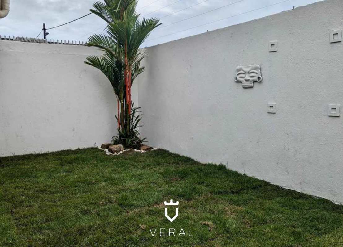 Kitchen with granite countertops, wooden cabinets appliances in Quintas de Versalles Panama