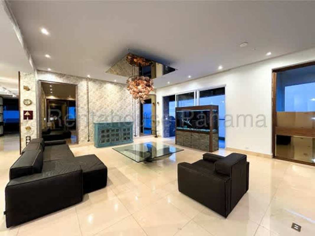 Grand entrance foyer with marble flooring at PH Marea II penthouse in Panama