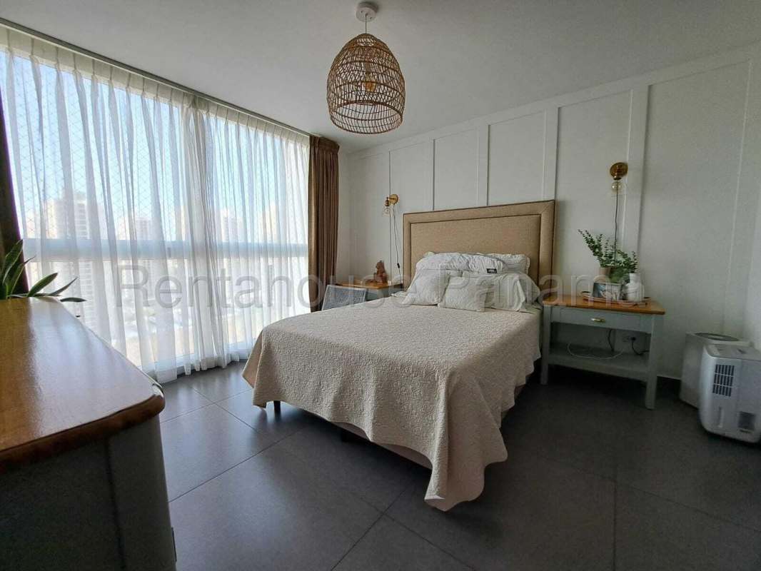 Bright bedroom with floor-to-ceiling windows overlooking garden in Kings Park Condado del Rey