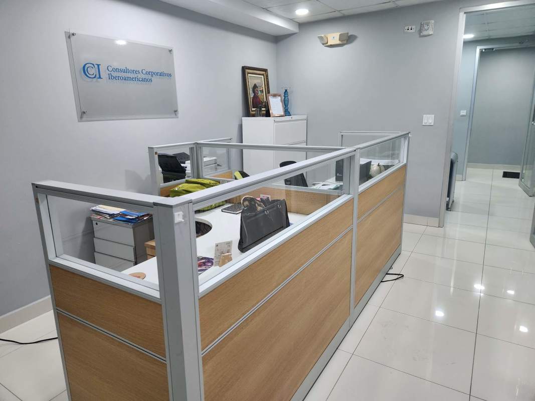 Modern reception lobby with glass partitions and signage in Oceania Punta Pacifica