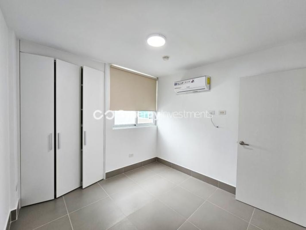 Bright bedroom with closet, AC, large window PH Aqualina Bella Vista Panama City