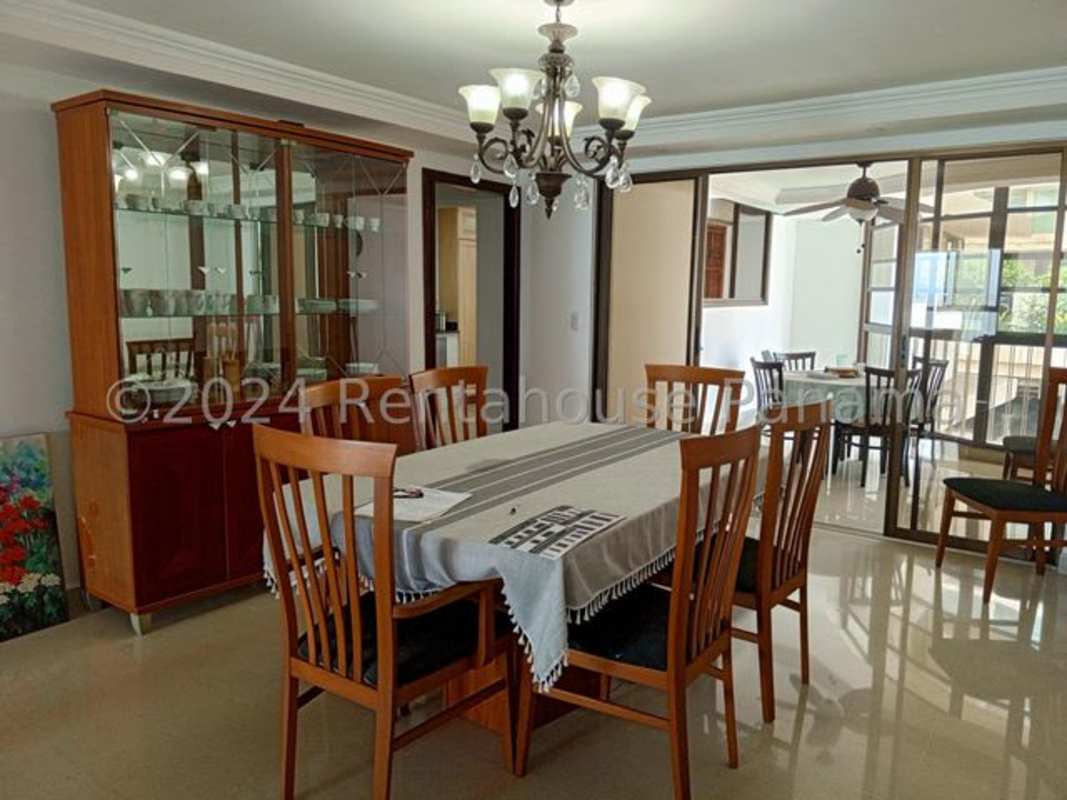 Guest bedroom with marble floors and closet PH Camino Real Panama