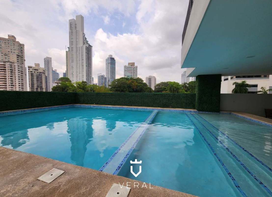 Infinity swimming pool on rooftop with panoramic skyline views PH The Grey Calle 50