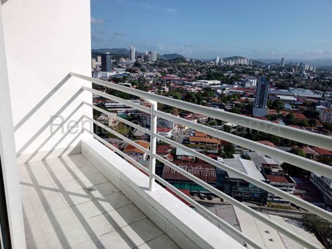 Bright bedroom with city view window and air conditioning split unit in PH Vivendi Tower Edison Park Panama City