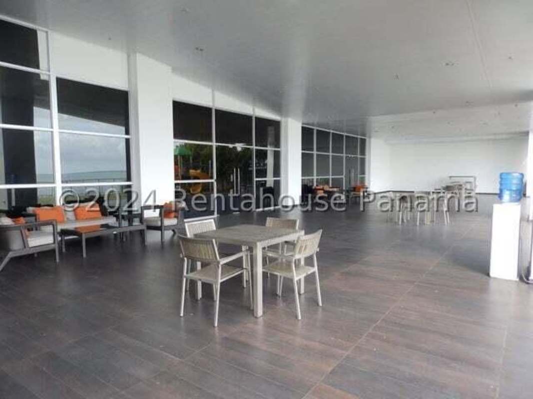 Bedroom with panoramic ocean views, AC, built-in closet in Oasis on the Bay Punta Pacífica