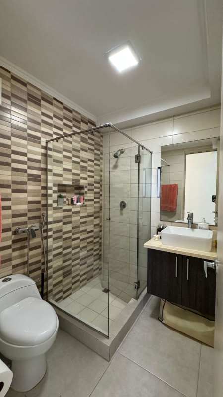 Elegant double-height lobby reception area at PH Sky Point Tumba Muerto