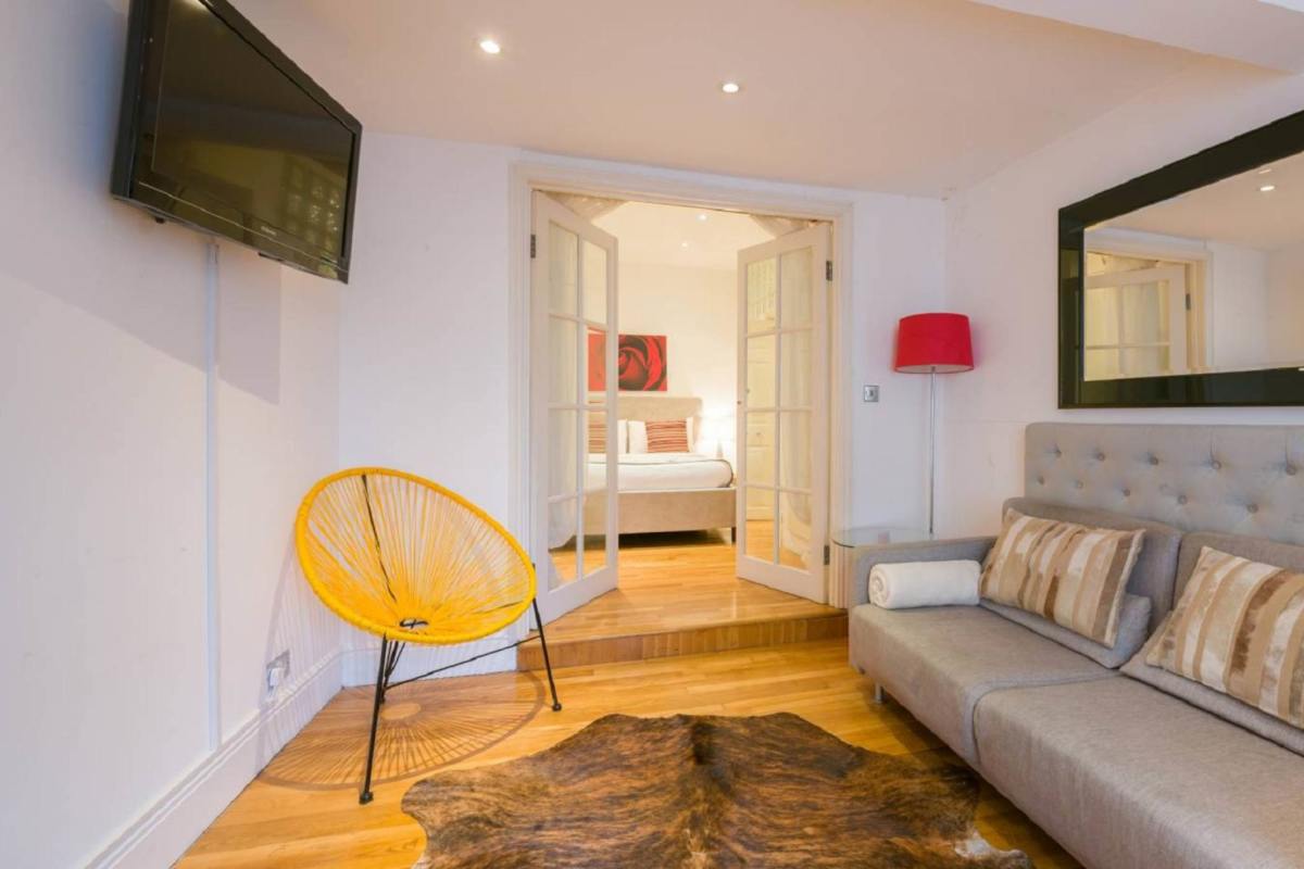 Luxury living room with sofa, bright decor, large windows at Yoo Panama Calle 50