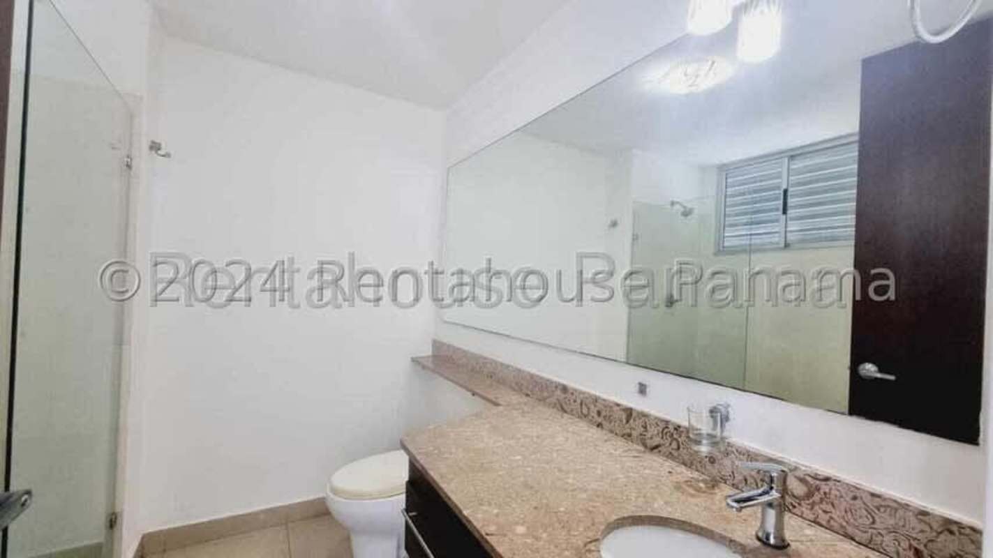 Fully equipped kitchen with granite countertops at PH Riverside Costa del Este Panama.