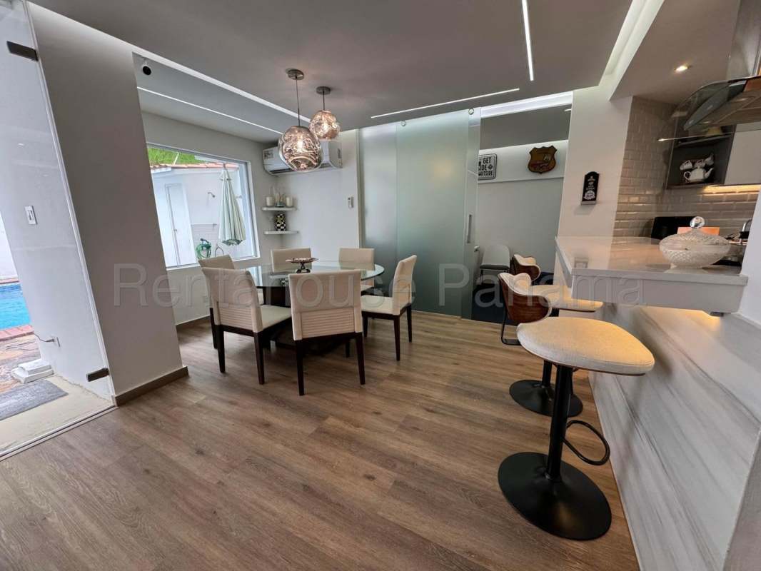 Contemporary kitchen with cabinets and modern finishes remodeled house in Albrook Panama