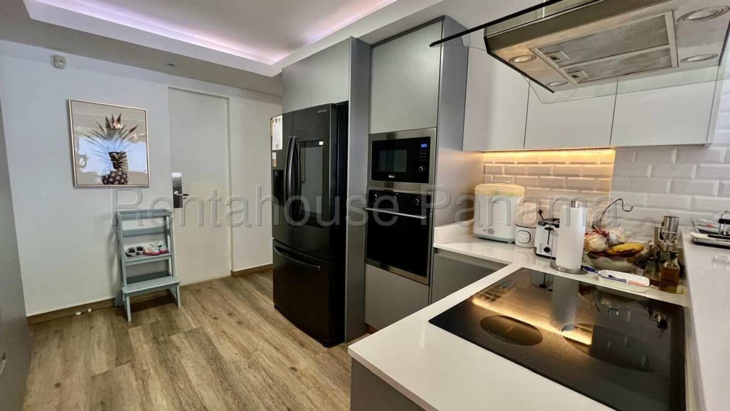 Spacious master bedroom with closet, en-suite bathroom in house for sale Albrook Panama