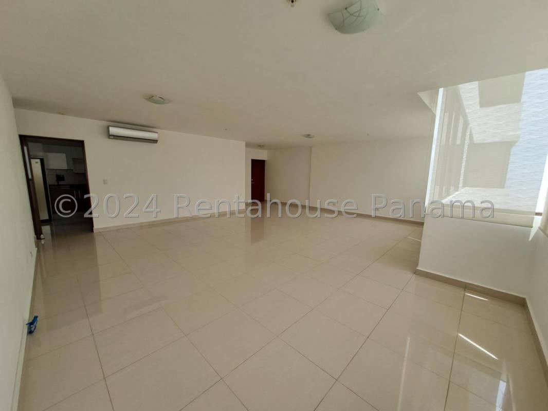 Bright master bedroom with large window and en-suite bathroom at PH Quartz Costa del Este Panama