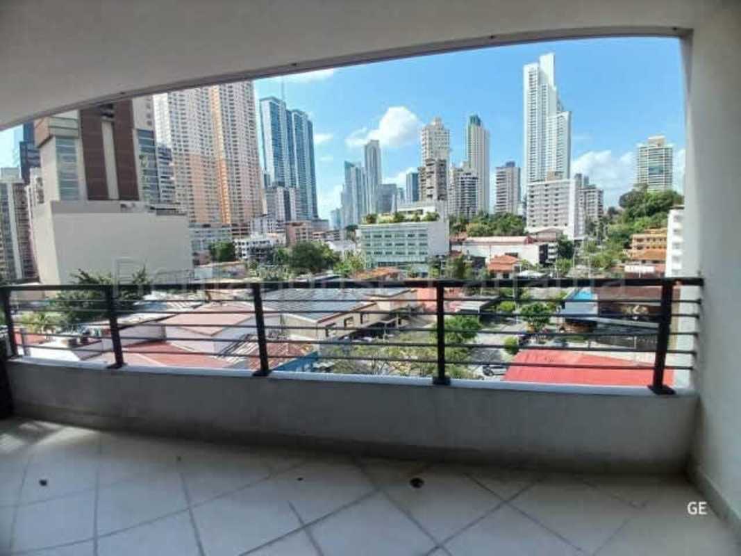 Spacious living and dining area with split AC and balcony access at PH Marbella Tower in Marbella Panama City