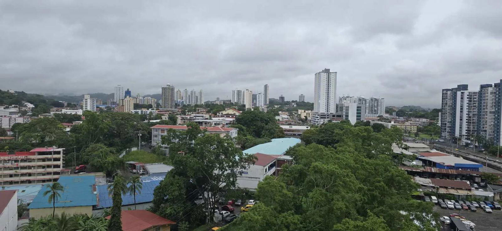 Minimalist black and white kitchen with stainless refrigerator PH Macedonia Towers Panama