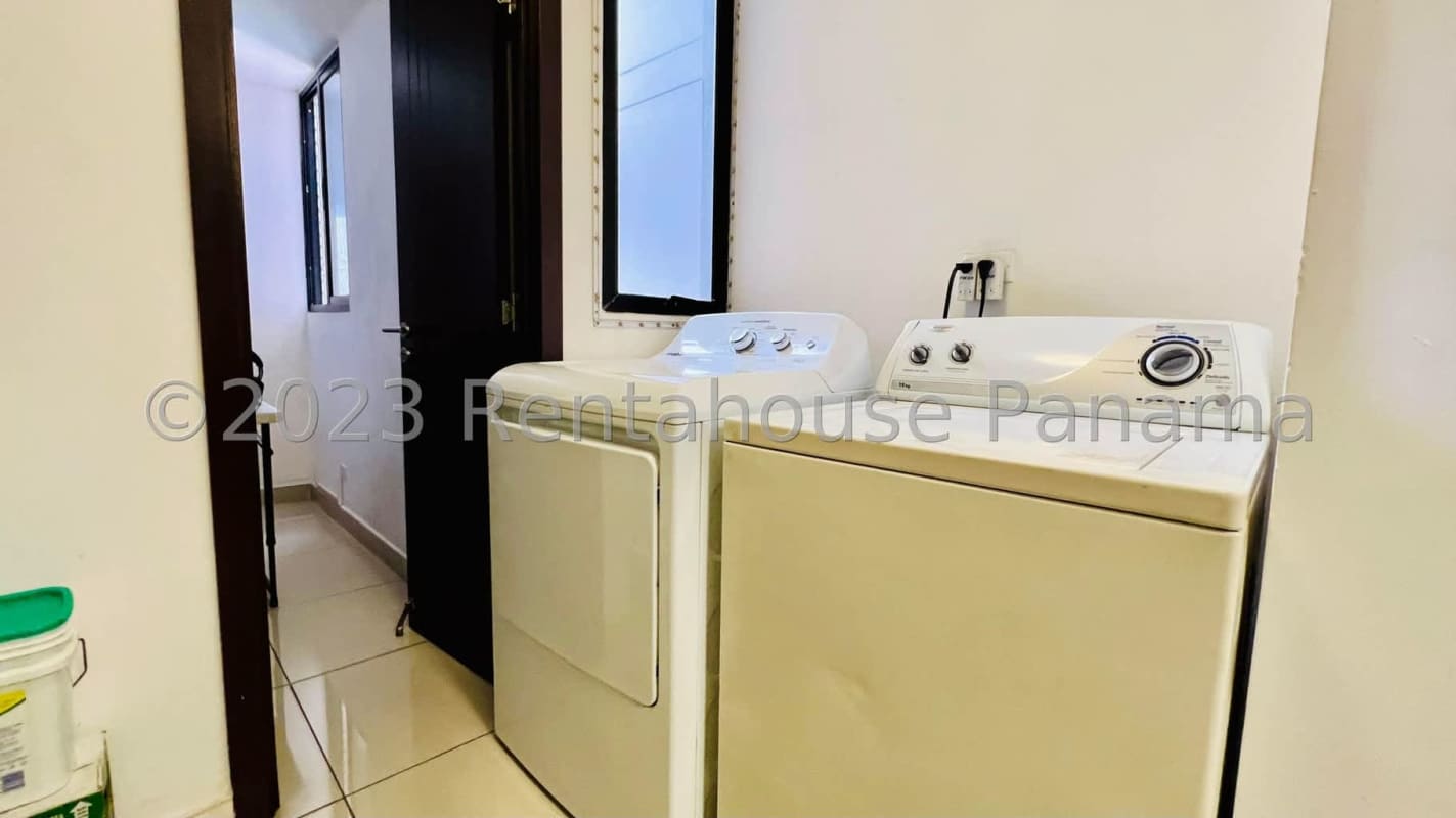 Master bedroom with built-in closet and en suite bath PH Condado Country Club Panama