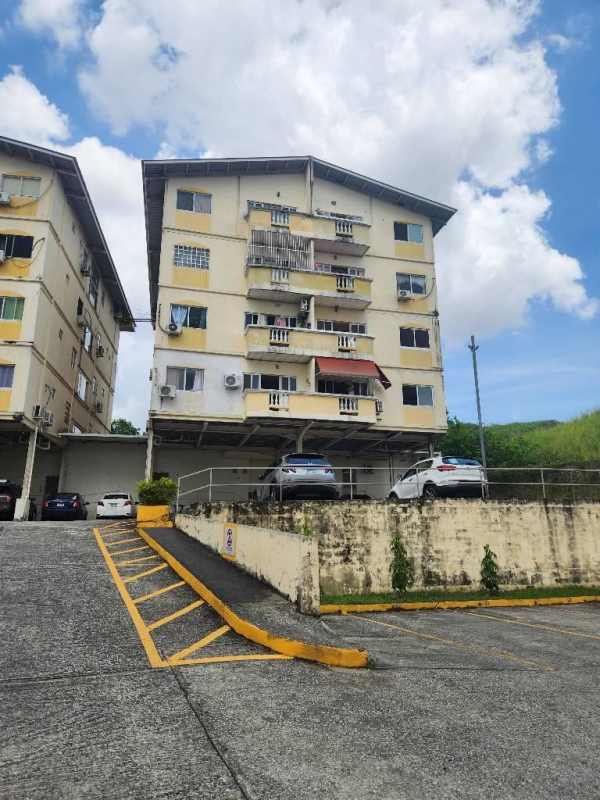 Facade of PH Altos de la Primavera apartment building with balconies and parking Villa Lucre Panama