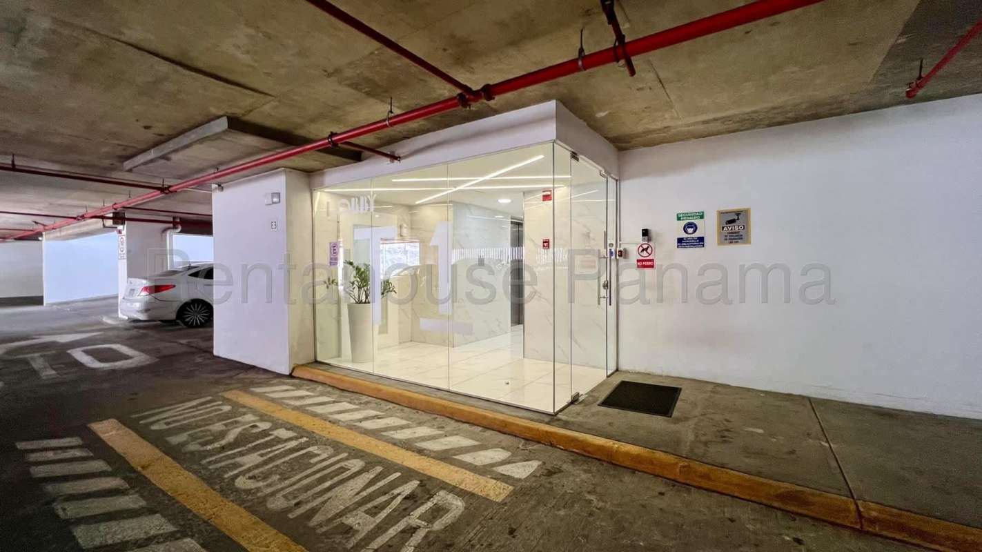 Open-plan living and dining with balcony access in Torres de Montserrat Panama City