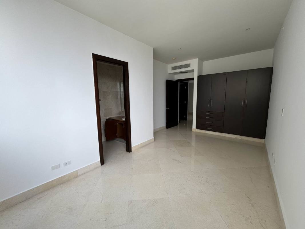 Luxury terrace with panoramic ocean and skyline sunset views at PH The Point Punta Paitilla Panama City