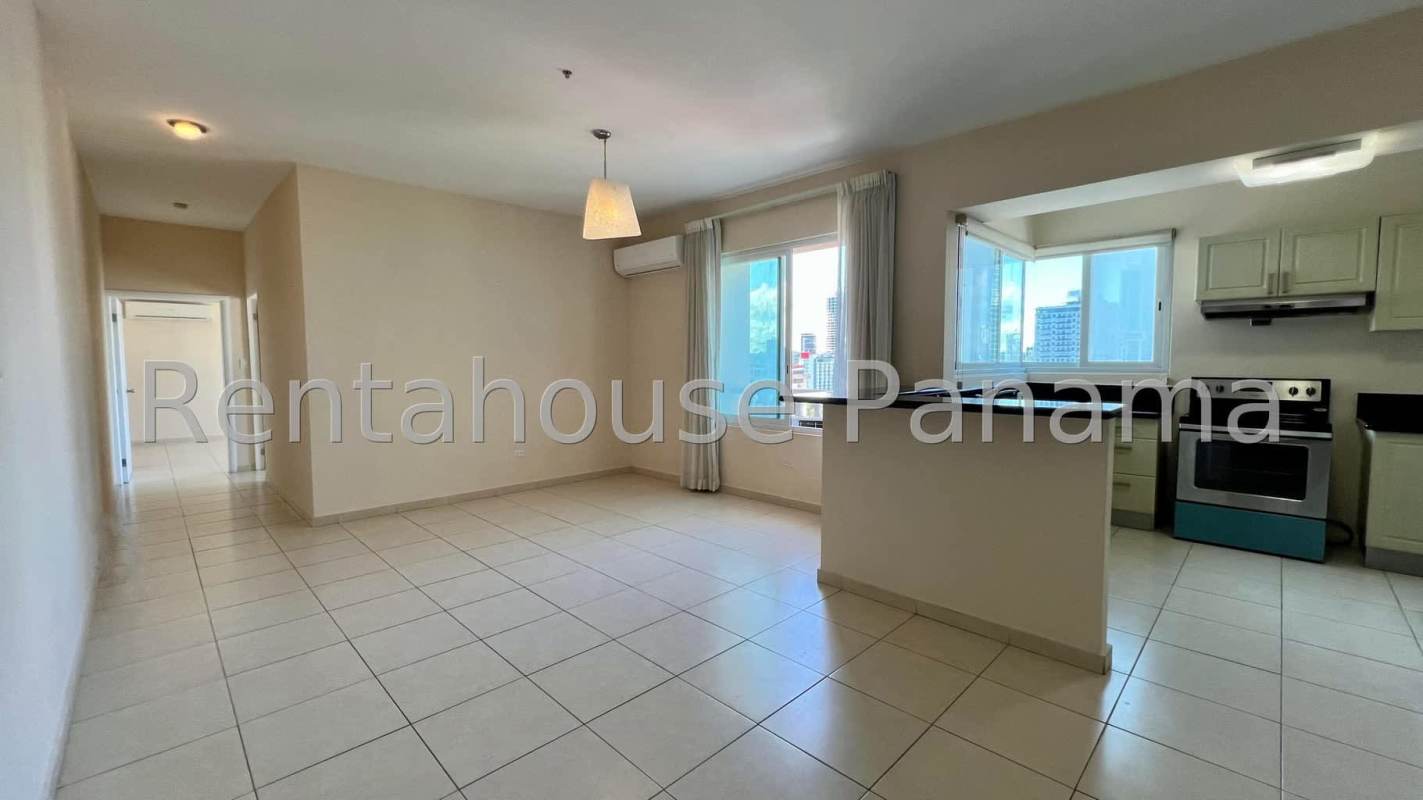 Bedroom with floor-to-ceiling window facing Panama Bay in PH Vista del Mar apartment Avenida Balboa