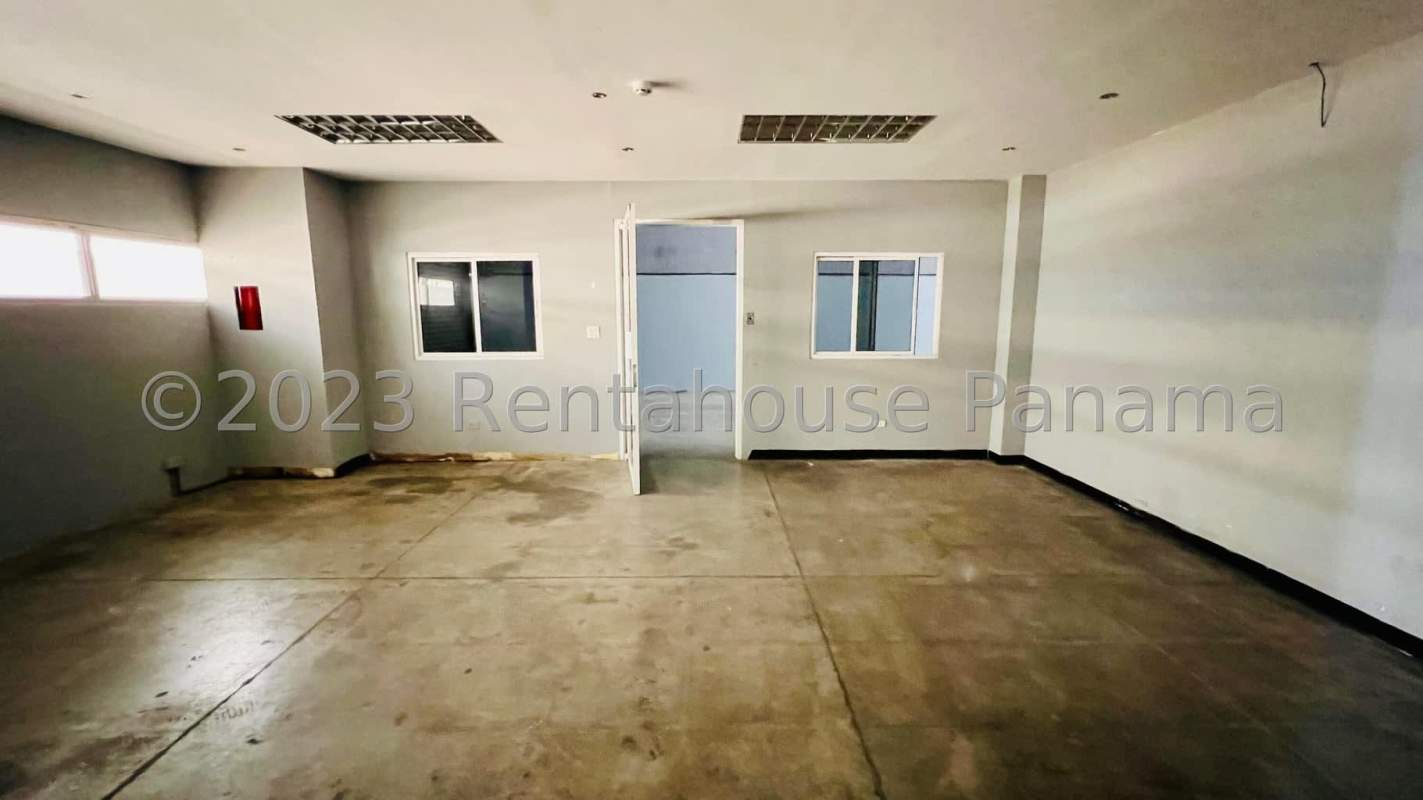 Finished mezzanine office level inside warehouse for sale Tocumen