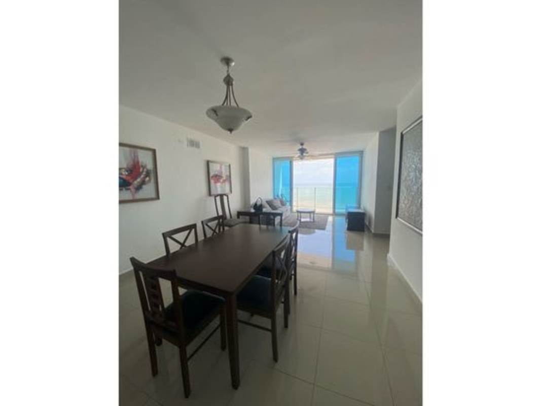 Modern dining area with air conditioning unit and table at PH Serenity San Francisco Panama