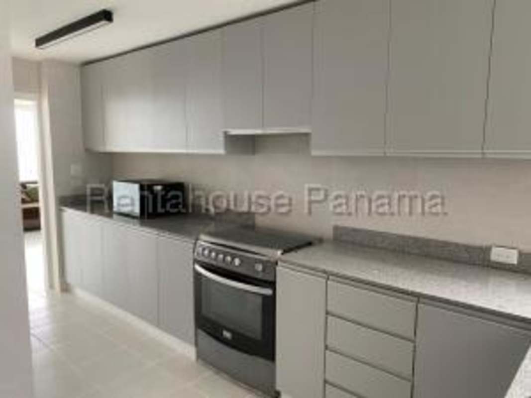 Master bedroom with ensuite bathroom PH Torres del Pacifico Marbella Panama