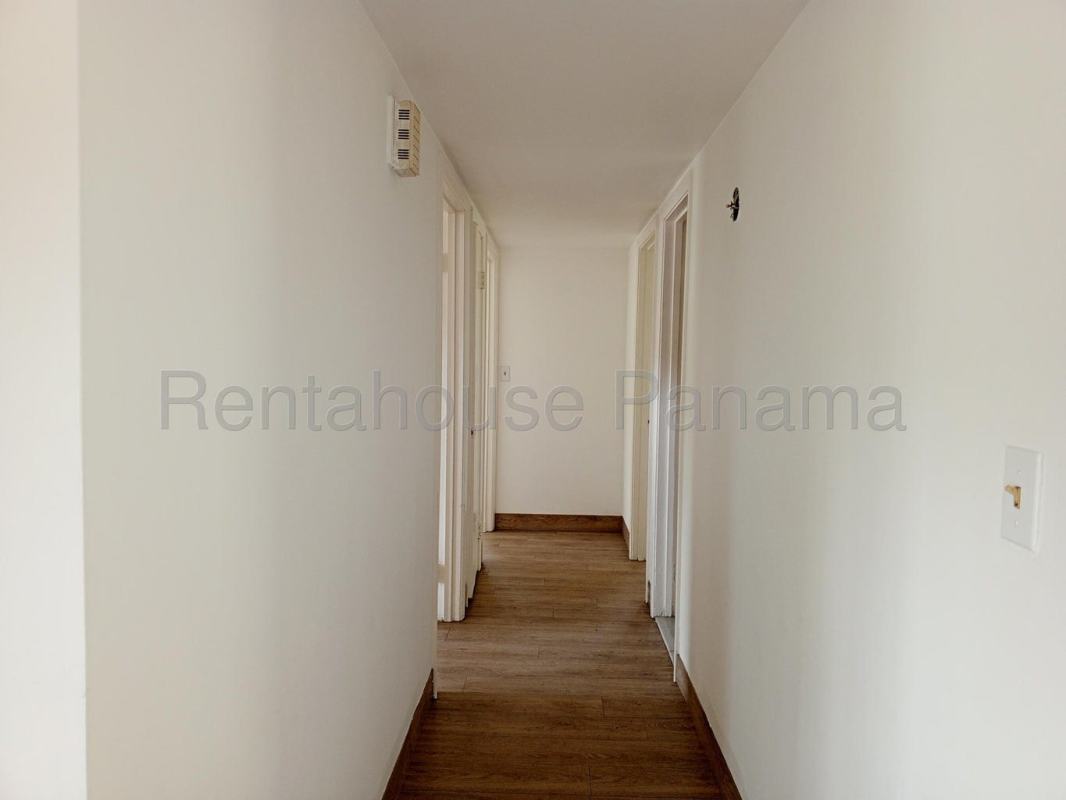 Covered balcony with white columns and garden view PH Clayton Park Clayton Panama