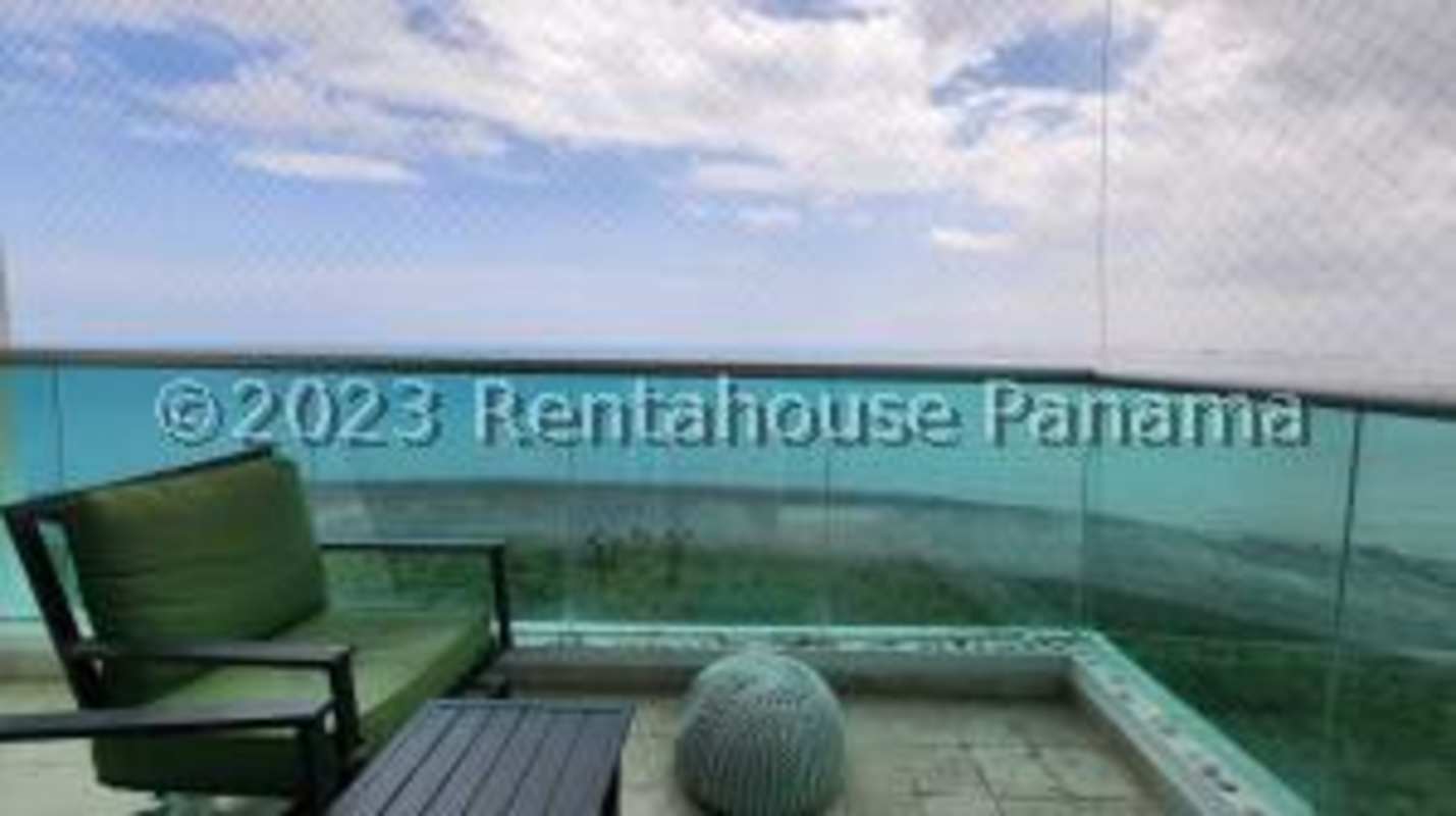 Master bathroom with jacuzzi tub facing ocean PH Ocean Two Costa del Este