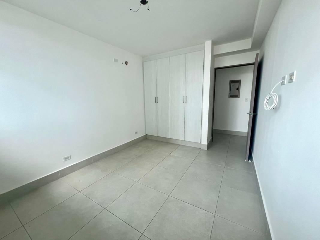 Bedroom with built-in closet and panoramic view PH Vivendi Green Edison Park Panama City