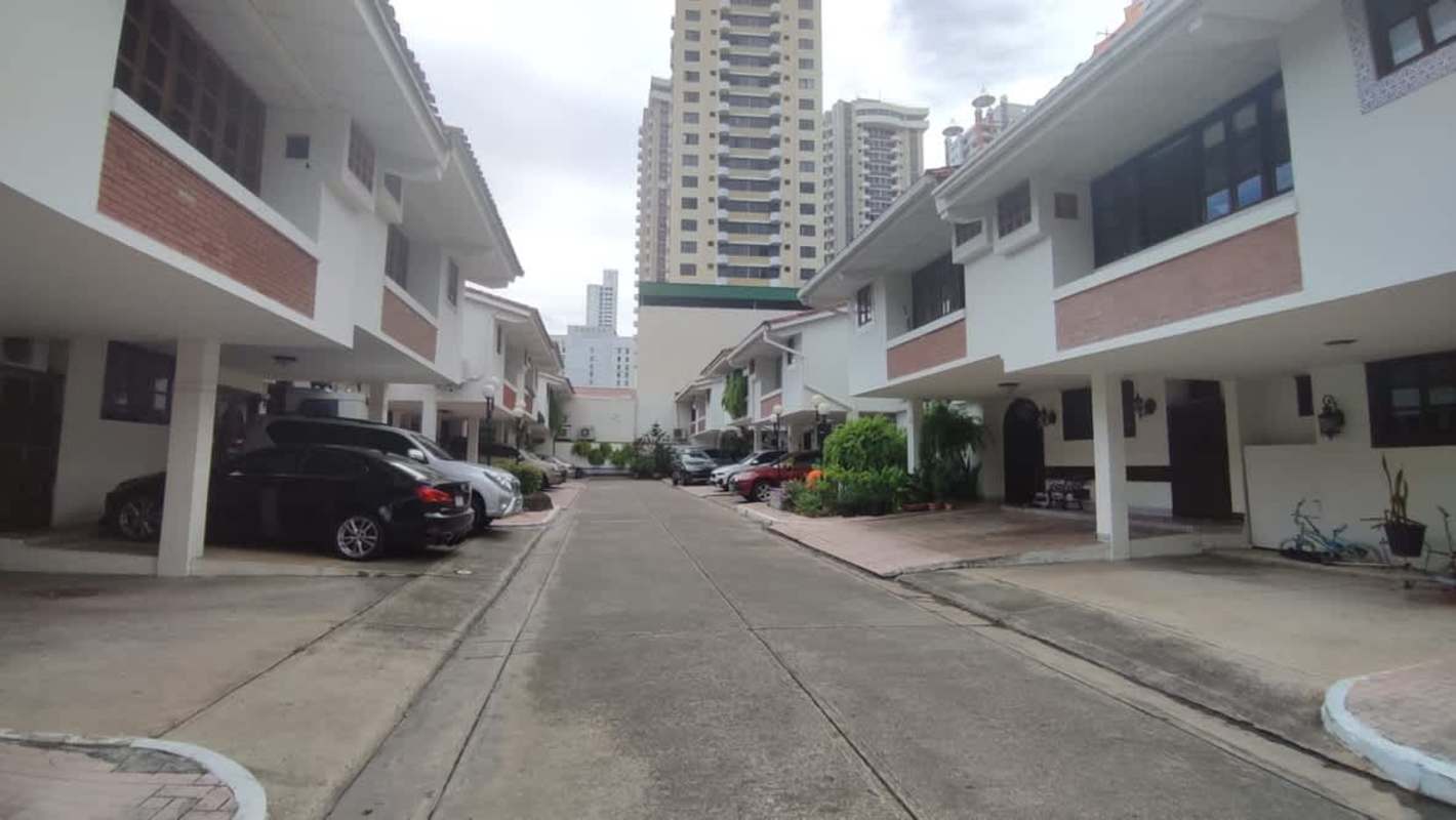 Exterior street of duplex townhouses with landscaping and gated entrance in San Francisco Panama