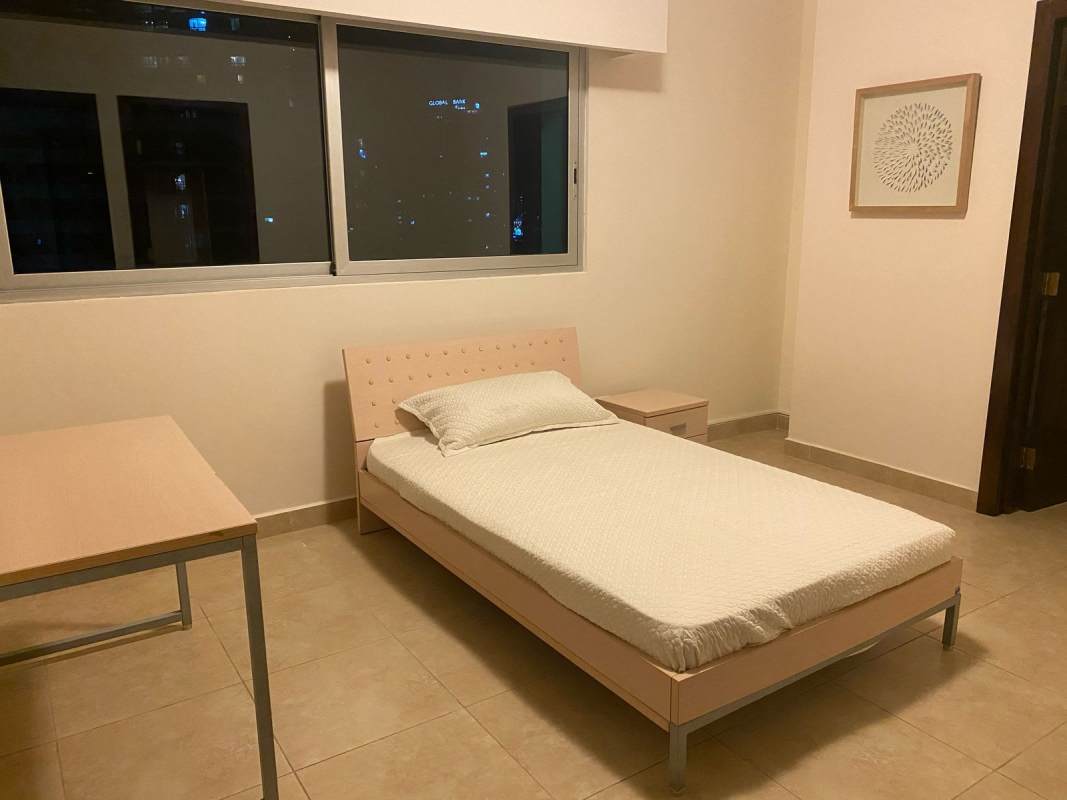 Bright bedroom with city skyline view and ensuite bathroom in PH BICSA Tower Panama