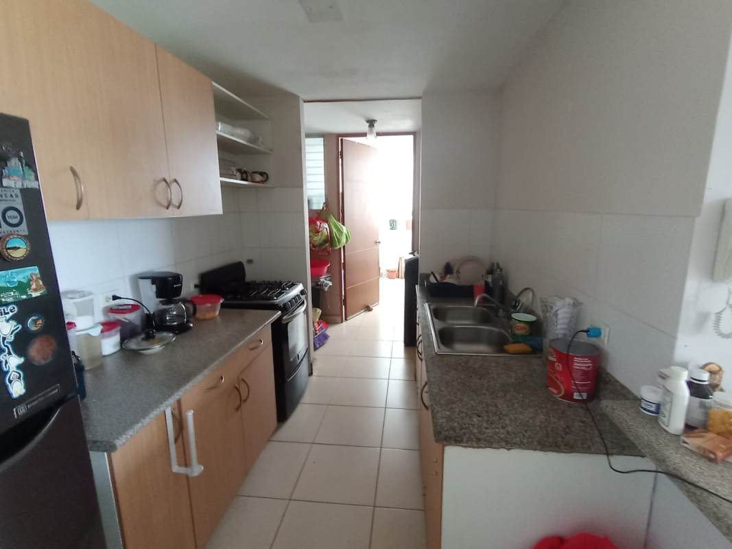 Granite kitchen counter, gas stove, double sink PH Central Park Tower Broadway