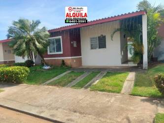 Spacious living room with natural light in house for rent Cluster Las Magnolias La Chorrera