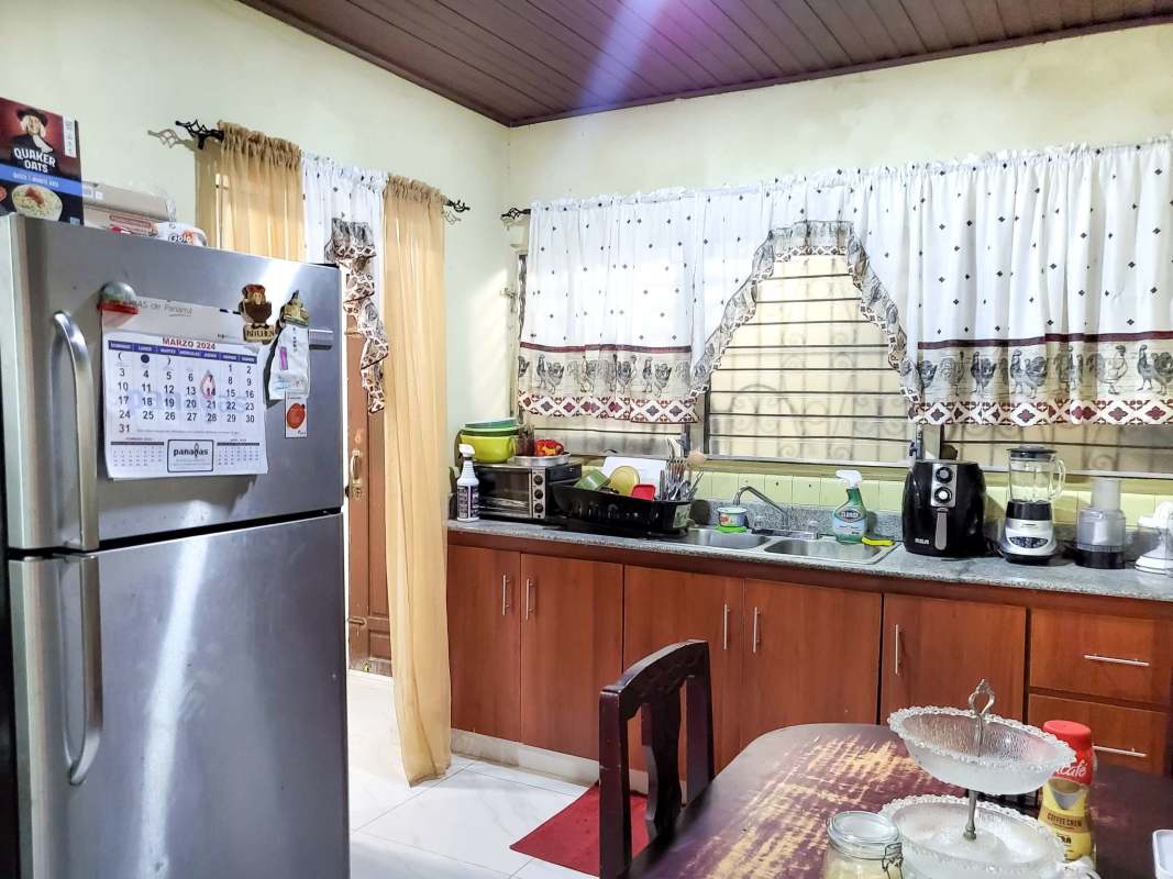 Covered patio with driveway space at residential lot Coco del Mar Panama City