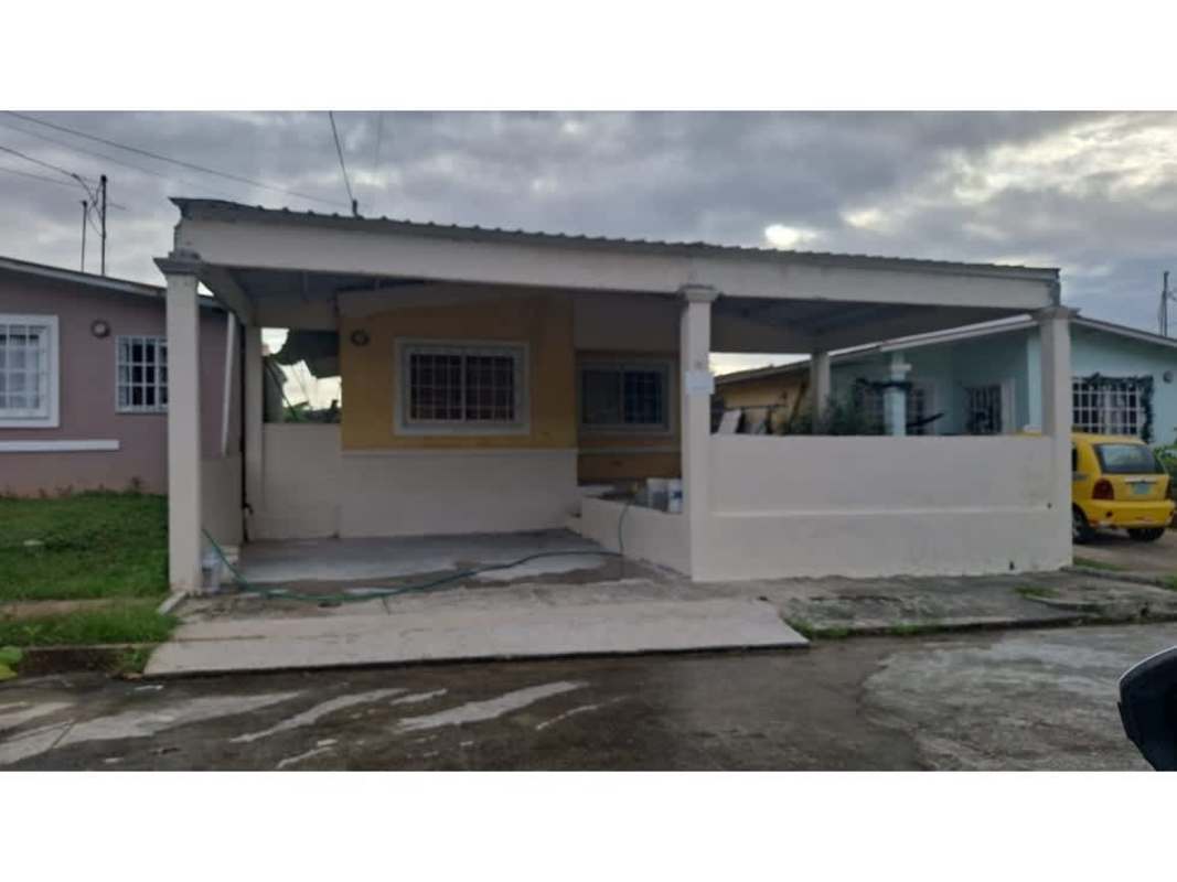 Covered parking area with porch single story home Las Cumbres Panama