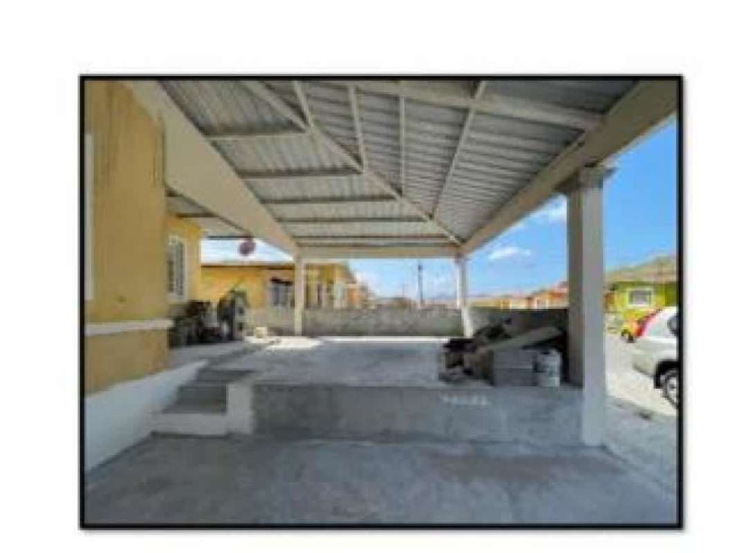 Simple modern kitchen with white cabinets, gas stove, and tile backsplash in Las Cumbres Panama
