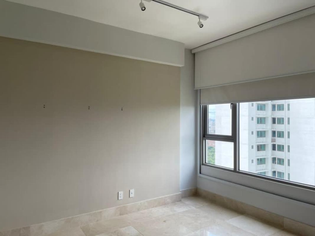 Impressive view of skyscrapers and golf course from balcony in Santa Maria Panama