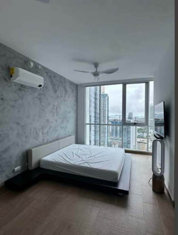 Contemporary kitchen with quartz counters and stainless appliances PH BICSA penthouse Panama