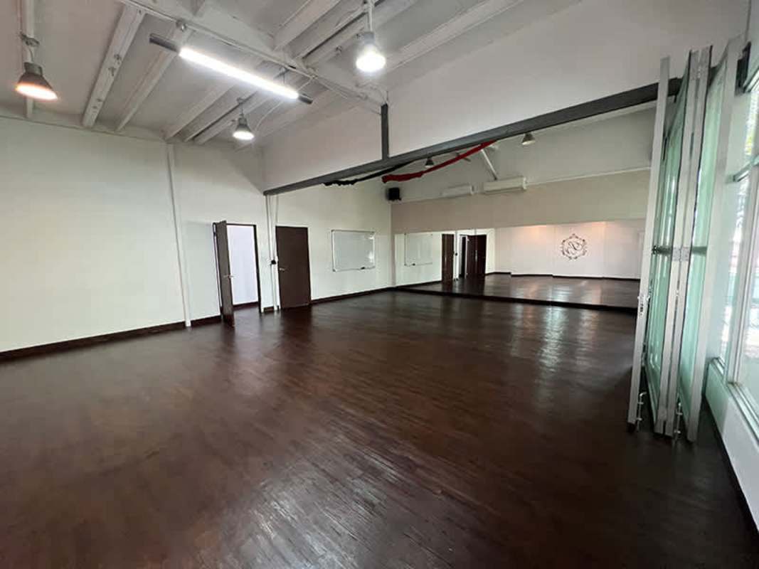 Conference or training room with chairs for rent in Panama City San Francisco