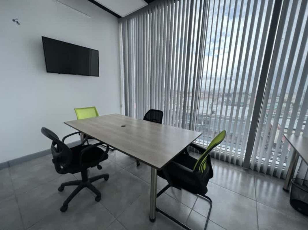 Workspace with multiple stations office sale PH BOC Avenida Balboa Panama City