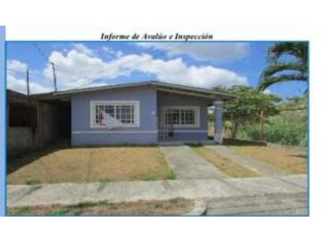 Bedroom with bright green painted wall, double window and closet Las Cumbres Pradera San Lorenzo Panama