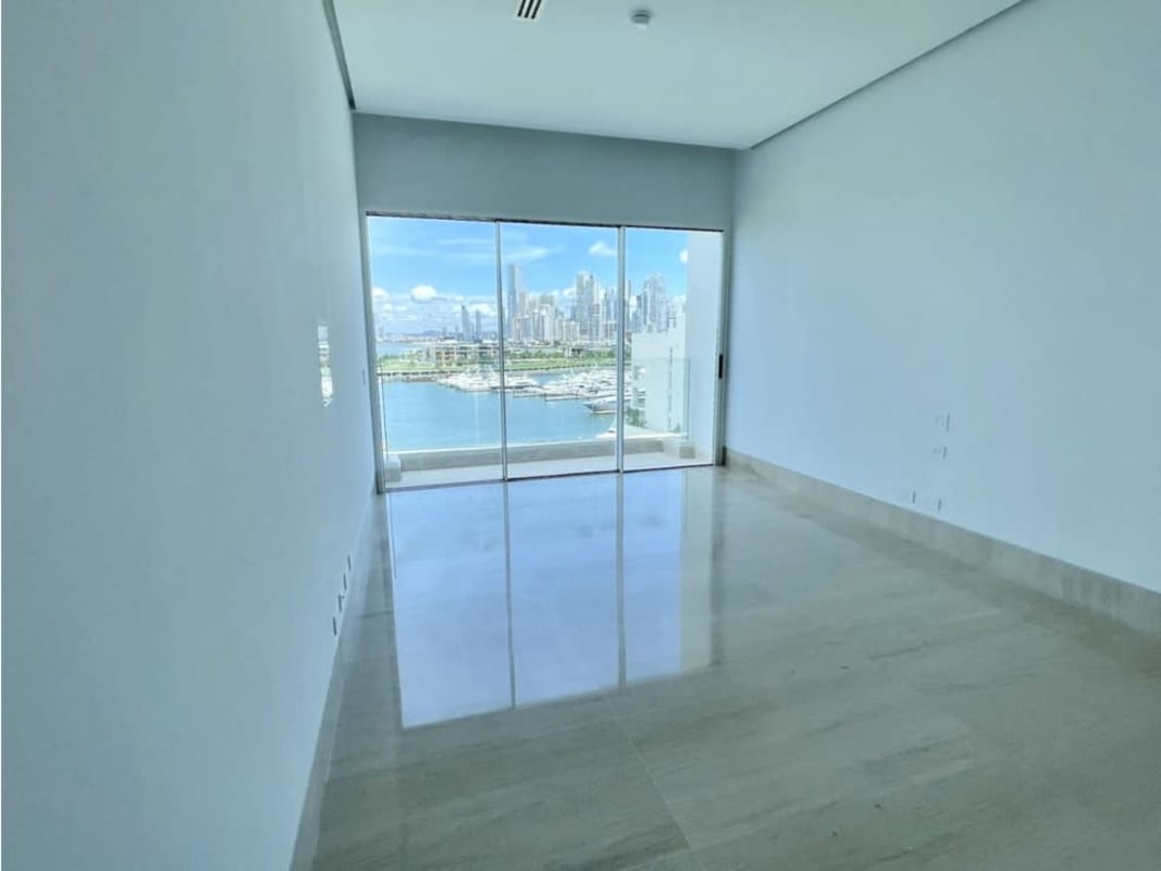 Living area with panoramic ocean and skyline views through floor-to-ceiling glass in PH Ocean Pearl Panama