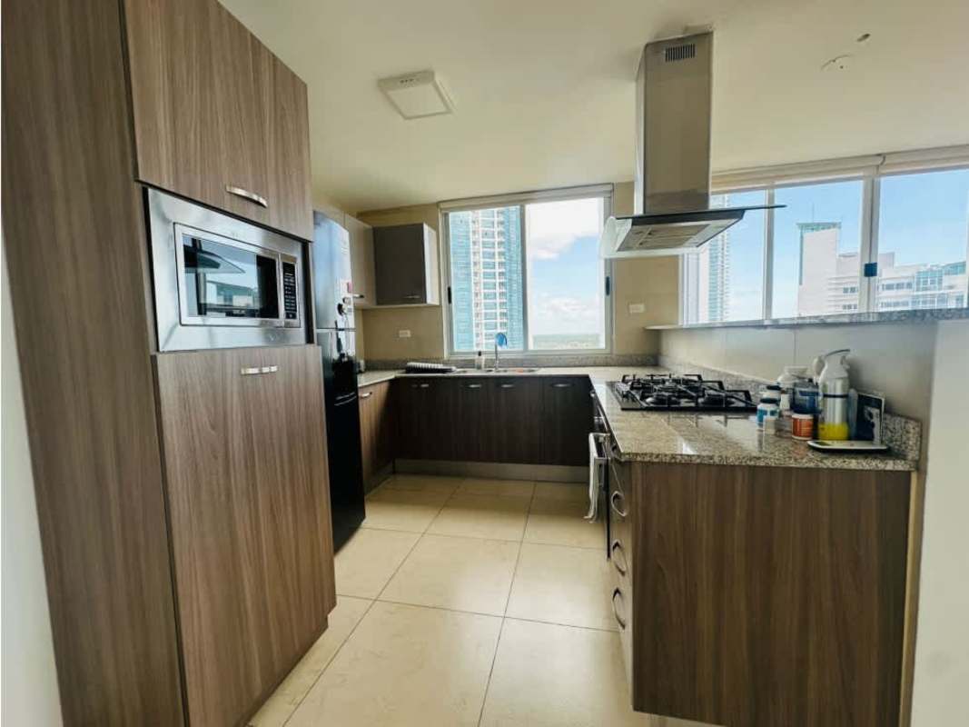 Secondary bedroom with window, AC, and built-in closet PH Lumiere Costa del Este Panama