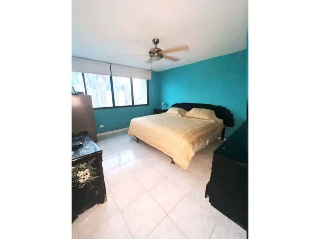 Bedroom with large windows, ceiling fan, natural light in PH Mirabel Panama
