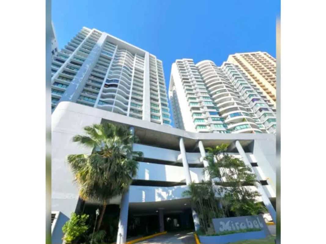 Entrance driveway with landscaping at PH Mirabel Punta Paitilla