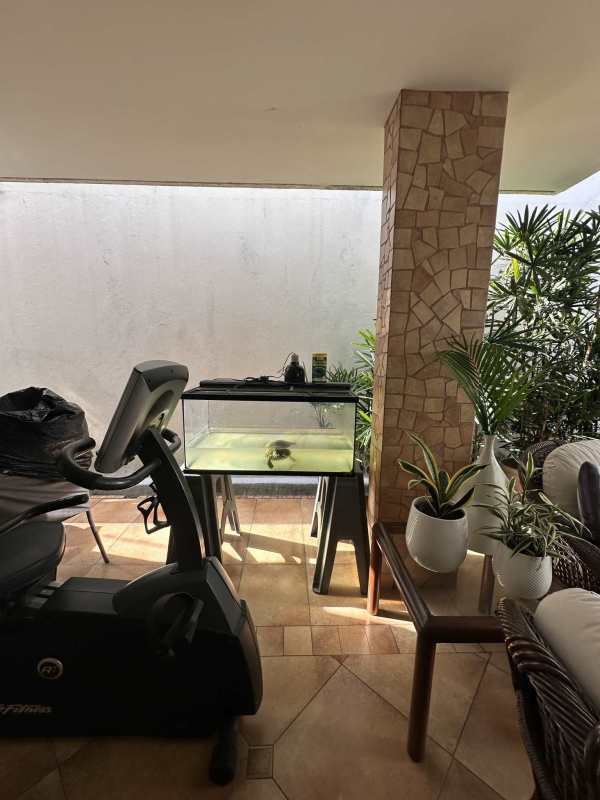 Private terrace and patio area space for extension at Obarrio commercial property Panama